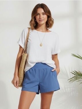 Athleta Trekkie North Mid Rise 3.5" Short